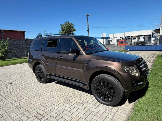 MITSUBISHI PAJERO 3.2 HPE 4X4 7 LUGARES 16V TURBO INTERCOOLER DIESEL 4P AUTOMÁTICO MITSUBISHI PAJERO 3.2 HPE 4X4 7 LUGARES 16V TURBO INTERCOOLER DIESEL 4P AUTOMÁTICO